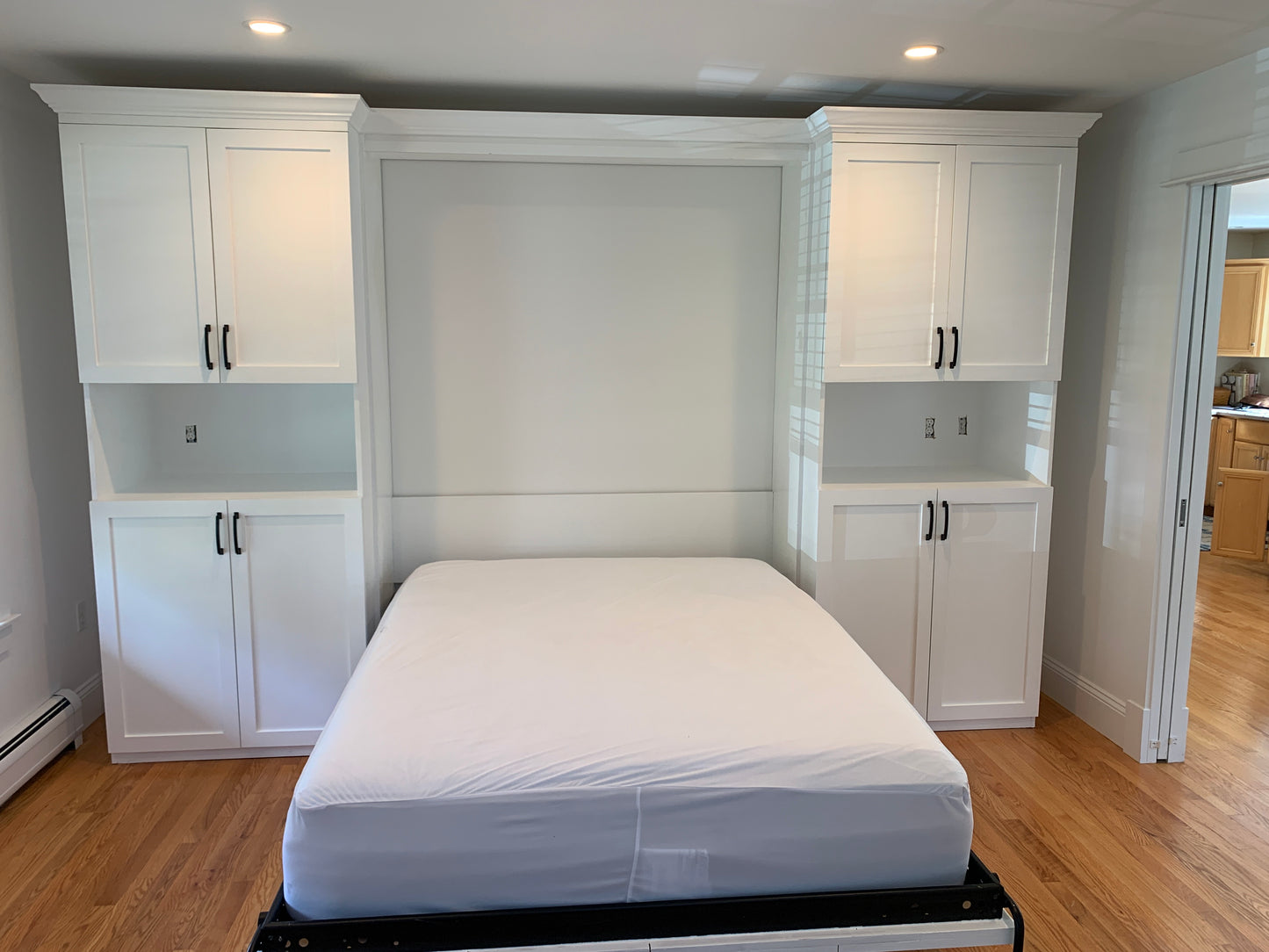 Queen Shaker with side cabinets